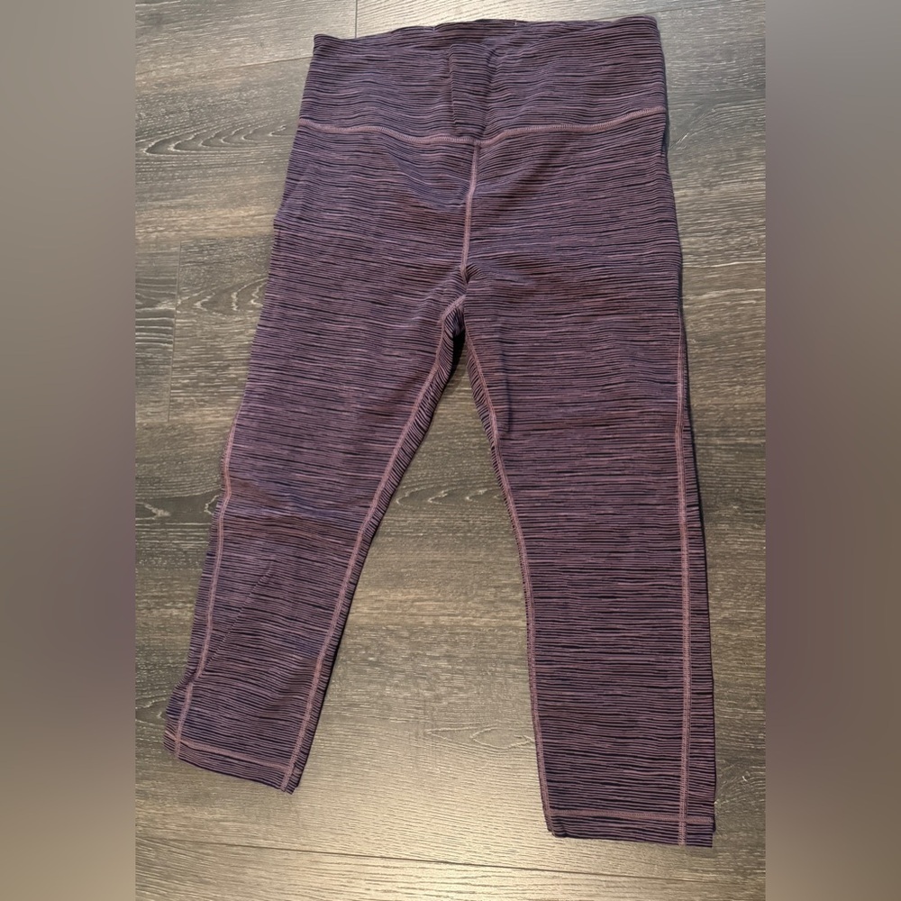 Athleta Ultimate Capri Purple Striped Leggings Size Medium